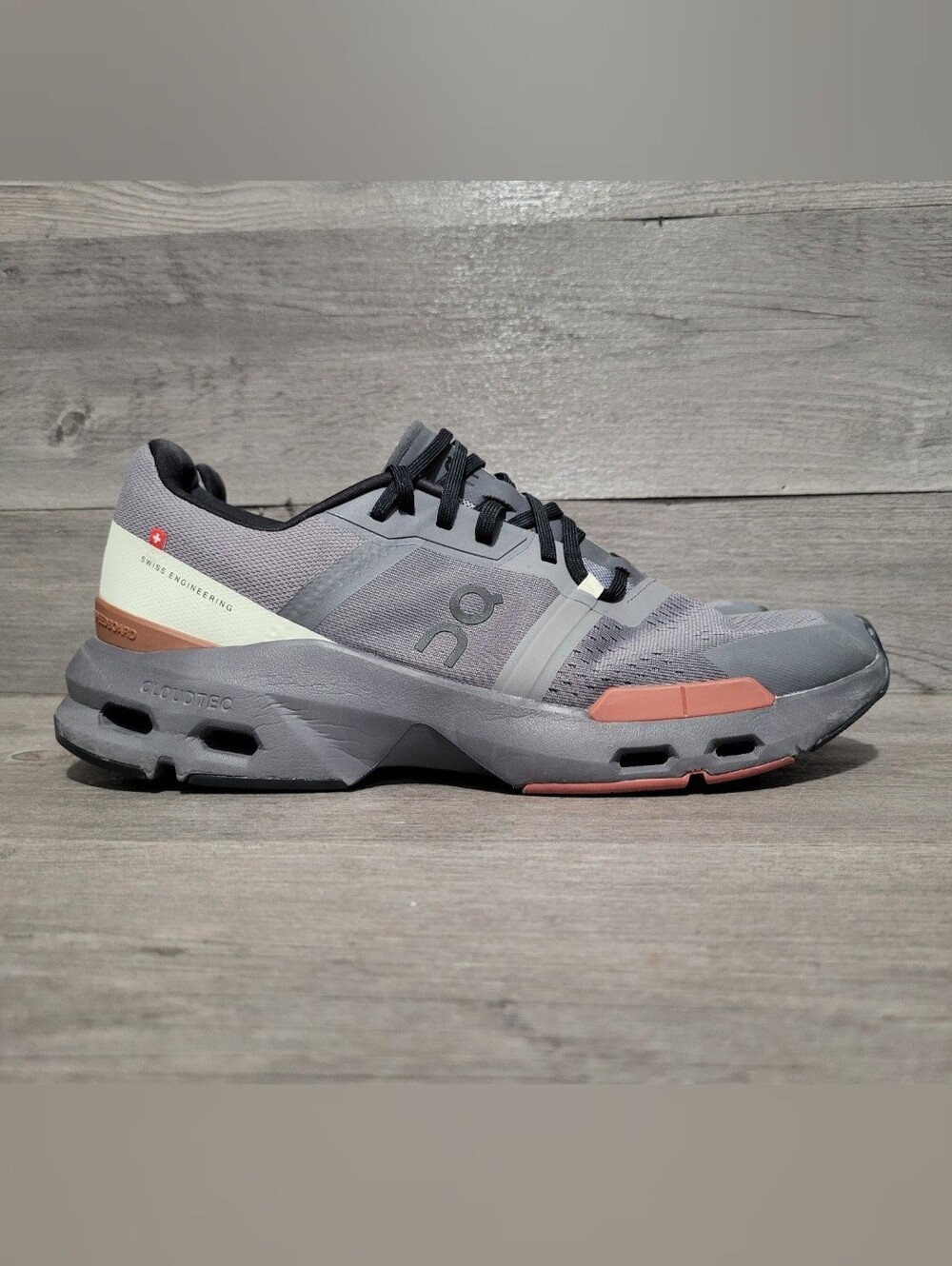 On Cloudpulse rock chili mens size 11 grey running shoes